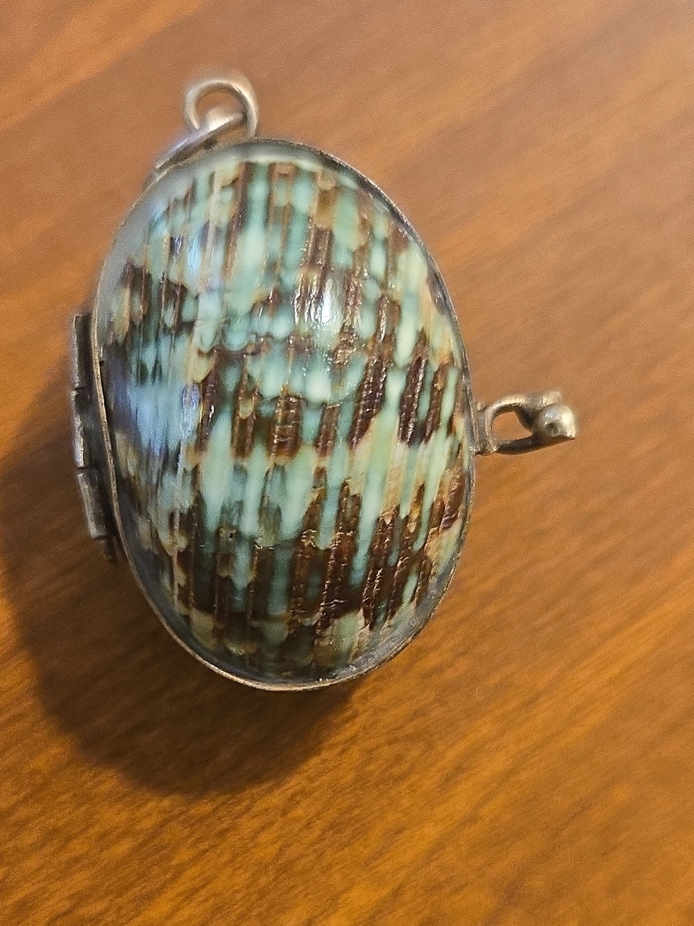 Turquoise-Patterned Oval Shell Locket Pendant Vintage 1970's